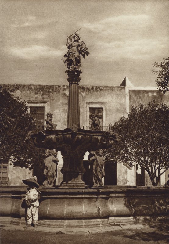 Mexiko: Puebla, Brunnen von San Miguel von Hugo Brehme