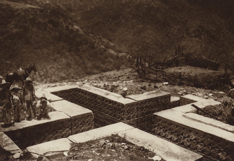 Mexiko: Unterirdischer Kreuzgang, Guiaroo von Hugo Brehme