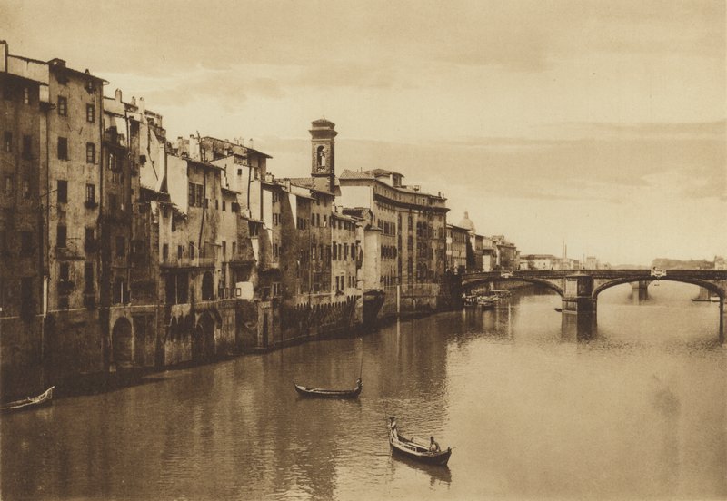 Florenz: Ein Blick auf den Arno mit der Brücke S. Trinita von Italian Photographer