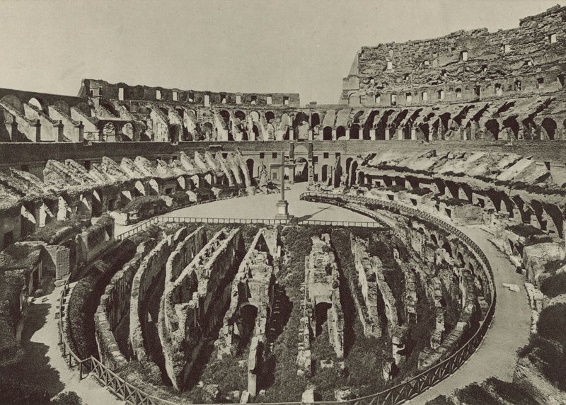 Flavisches Amphitheater oder Kolosseum mit den neuen Ausgrabungen von Italian Photographer