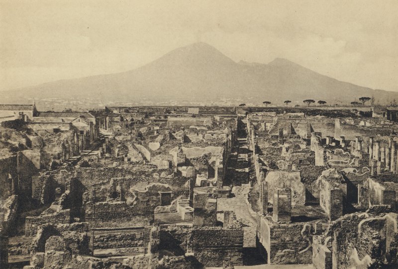 Neapel: Pompeji, Panorama mit Vesuv von Italian Photographer