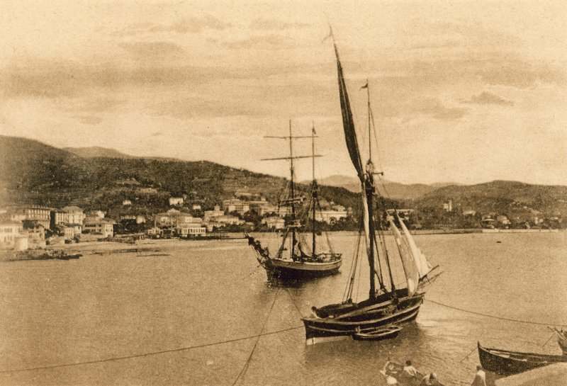 San Remo, Ville ed Alberghi a levante von Italian Photographer