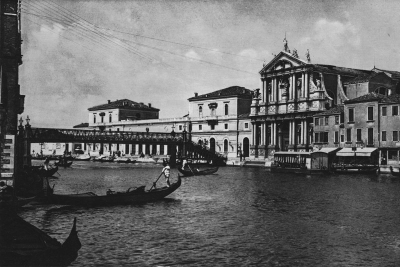 Venedig, Kirche der Jesuiten und Bahnhof von Italian Photographer