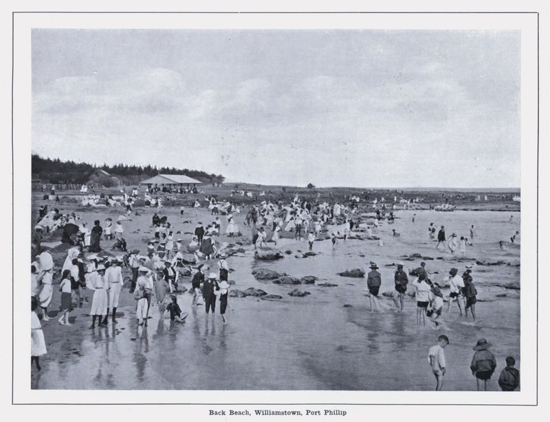 Back Beach, Williamstown, Port Phillip (s/w Foto) von Photographer Australian