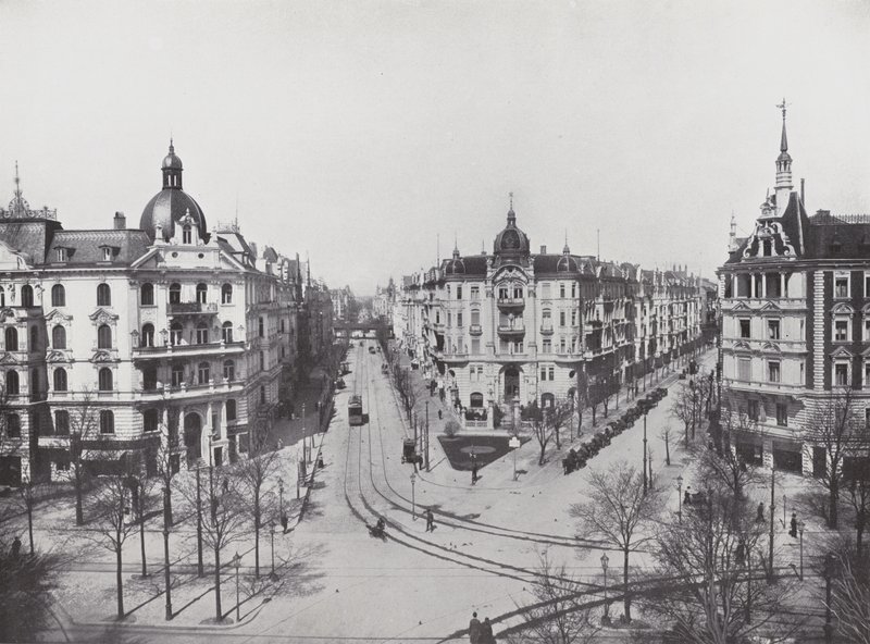 Charlottenburg, Kurfürstendamm, Ecke Uhland- und Grolmannstraße von Photographer German