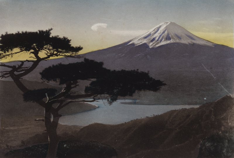 Japan, ca. 1912: Berg Fuji vom Misaka-Pass von Photographer Japanese