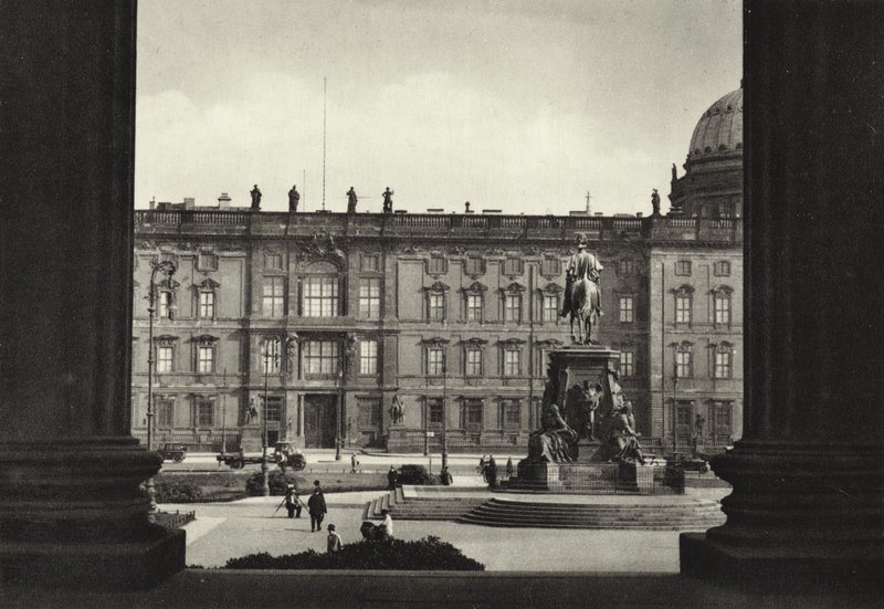 Berlin: Blick auf Schloss und Lustgarten von Sasha Stone