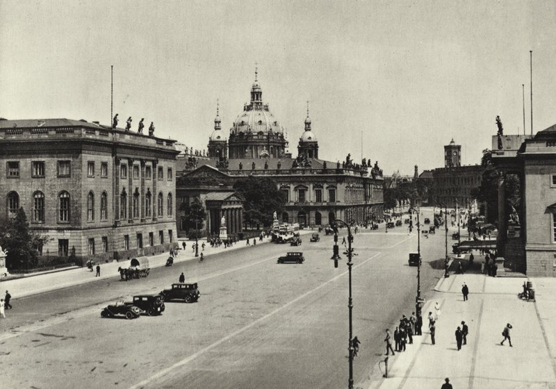 Berlin: Blick zum Schloss von Sasha Stone