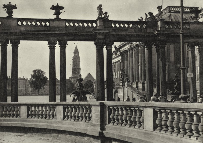 Potsdam, Stadtschloss, Kolonnaden an der Havel von Sasha Stone