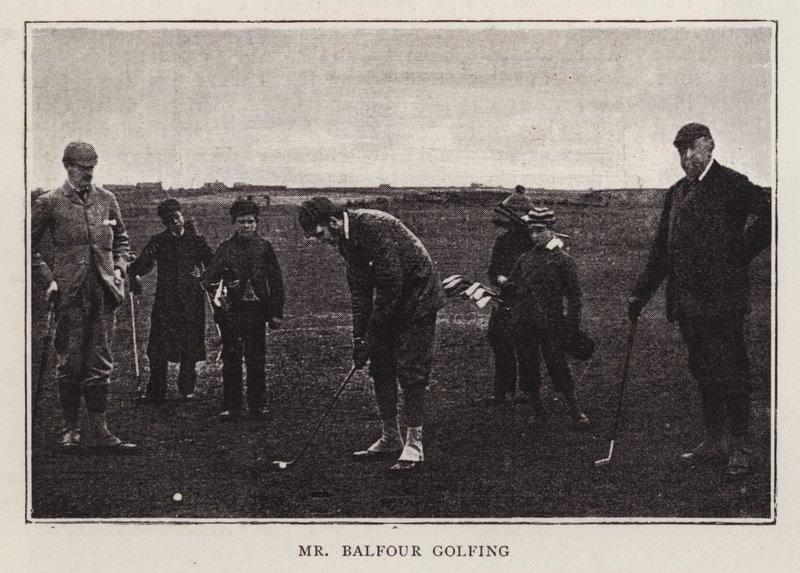 Der britische konservative Politiker Arthur Balfour beim Golfspielen von Scottish Photographer