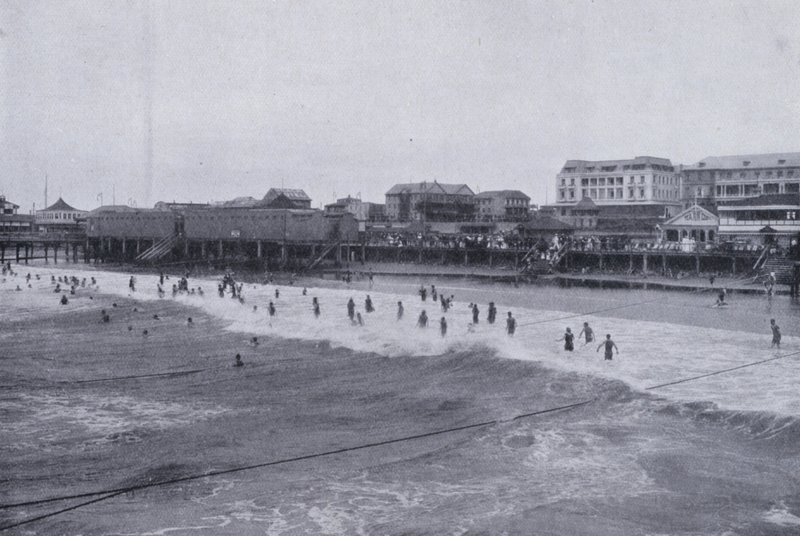 Ocean Beach, Durban (s/w Foto) von South African Photographer