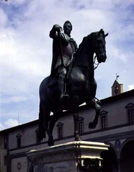 Reiterstatue von Großherzog Ferdinand I., Seitenansicht von Pferd und Reiter