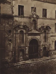 Eingang zum Hospiz der Haushalte, Rue de Sevres im Jahr 1868 (s/w Foto)