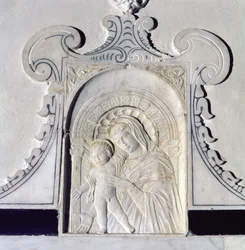 Basrelief einer Madonna mit Kind