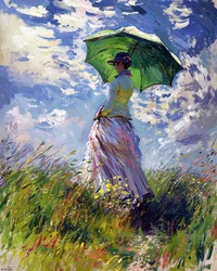 Frau im Kleid mit Regenschirm geht auf einem grünen Hügel im Frühling