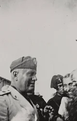 Album "Duce": Benito Mussolini während eines offiziellen Besuchs in Sizilien