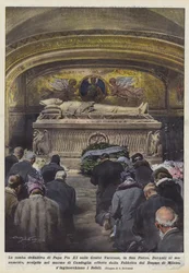 Das endgültige Grab von Papst Pius XI. in den Vatikanischen Grotten, in St. Peter
