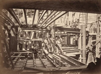 Arbeiter auf Trägern des Auditoriums, Neue Pariser Oper, ca. 1867