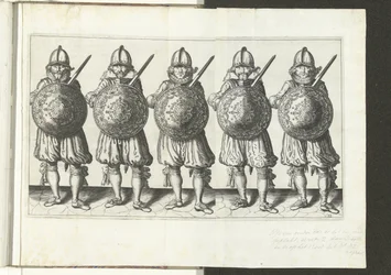 Die Übung mit Schild und Speer: fünf Soldaten stehen nebeneinander in der Reihe mit dem Rapier in der rechten Hand und dem Schild vor der Brust (Nr. 32), 1618