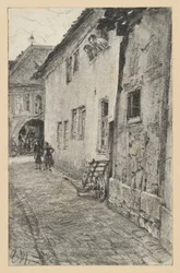 Gasse mit Blick auf einen rundbogigen Hausdurchlass
