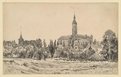 Kleines Städtchen mit hohem Kirchturm