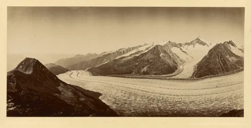 Verschneiter Gebirgspass