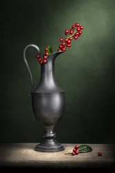 Elegantes Beeren-Stillleben