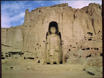 Riesiger stehender Buddha, 5.-6. Jahrhundert