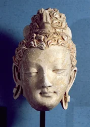 Kopf eines lächelnden Buddha, griechisch-buddhistischer Stil, aus Hadda