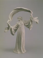 Tänzerin mit einem Schal von einem Tischmittelstück, Sevres, 1900