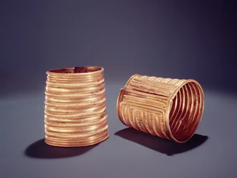 Paar Armreifen, aus Derrinboy, County Offaly, Mittlere Bronzezeit