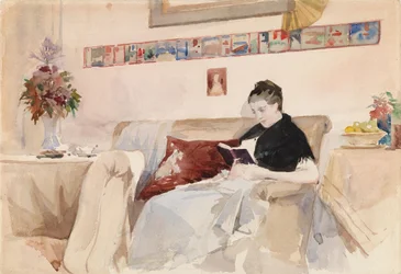 Die Frau des Künstlers liest auf dem Sofa