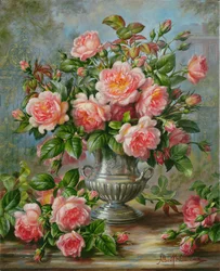 Englische Eleganzrosen in einer Silbervase