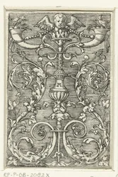 Kandelaber mit einem Cherub