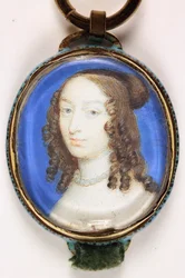 Eine Dame mit Perlenkette