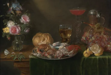 Stillleben mit einer Vase mit Blumen, einem Zinnteller mit Krabben und Garnelen, Weingläsern, einem Krug, Trauben und einer Zitrone