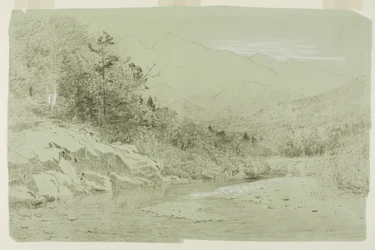 Flusslauf mit Bergen in der Ferne