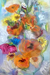 Lebendige Mohnblumen und Sonnenblumen