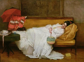Mädchen in einem weißen Kleid, das auf einem Sofa ruht
