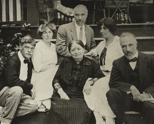 Ohne Titel (Stieglitz, Agnes, Mutter Hedwig, Julius, Selma und Lee auf den Oaklawn-Stufen)