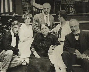 Ohne Titel Stieglitz, Agnes, Mutter Hedwig, Julius, Selma und Lee auf den Oaklawn-Stufen, 1910 oder 1912