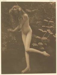 Nacktes Mädchen