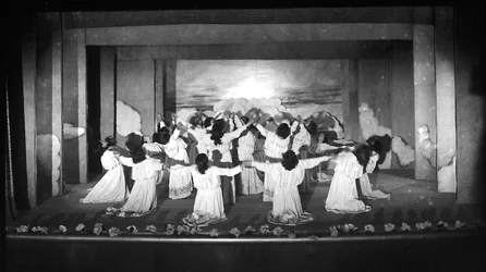 Villa Rosa Maltoni Mussolini: Schülerinnen bei einer Aufführung