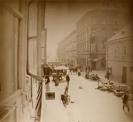 Blick aus dem Fenster von Muchas Wohnung, nahe Amalienstraße, München