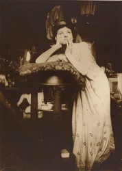 Weibliches Modell mit Tiara, Paris, 1899