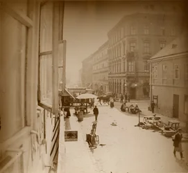 Blick aus dem Fenster von Muchas Wohnung, nahe der Amalienstraße, München, 1886
