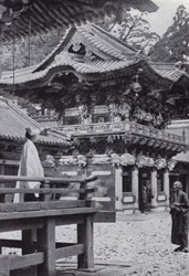 Wunderbare Skulpturen des buddhistischen Tempels von Yakushi (s/w Foto)