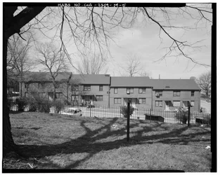 Ostseite - Clark Howell Homes, Gebäude J-1, 432 Venable Street, Atlanta, Fulton County, GA