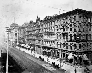 Ostseite der State Street, Blick nach Norden von der Madison Street, Chicago