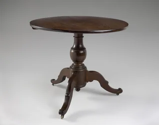 Mitteltisch, um 1850-1870